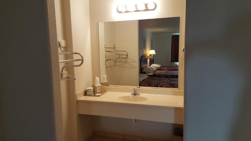 Cedar Creek Inn Bertram Rom bilde